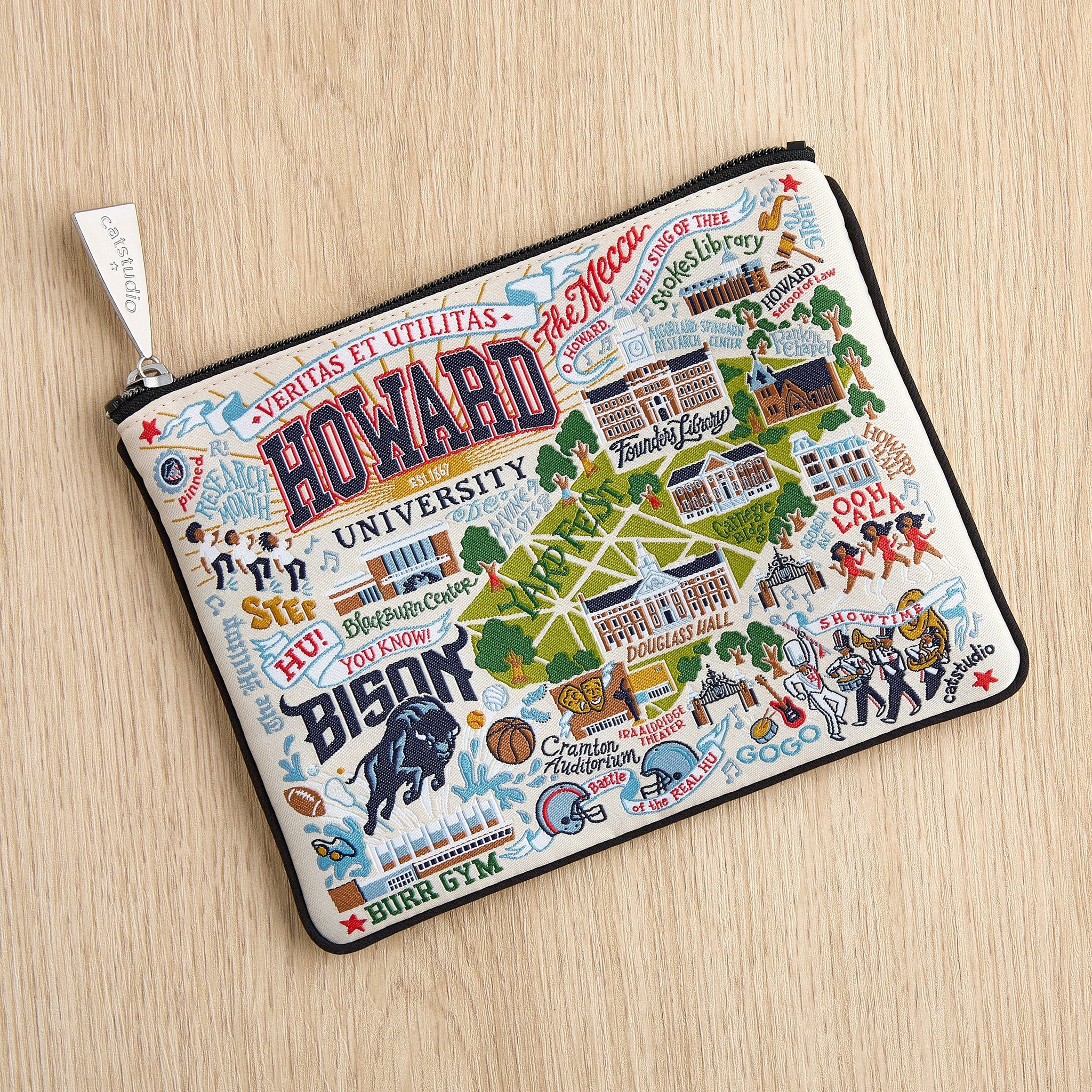 クッション　catstudio germany-hand-embroidered-