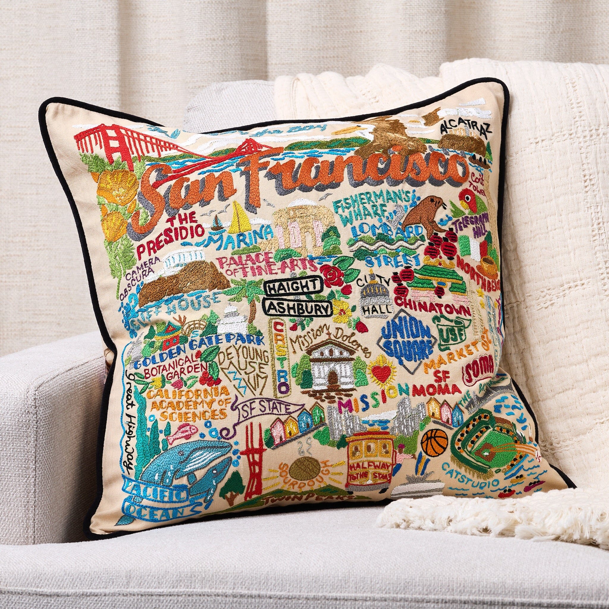 美品 catstudio サンフランシスコ 刺繍 クッション San Francisco City Hand-Embroidered Pillow | California Collection