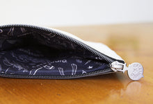 Load image into Gallery viewer, Connecticut Zip Pouch - Natural - catstudio
