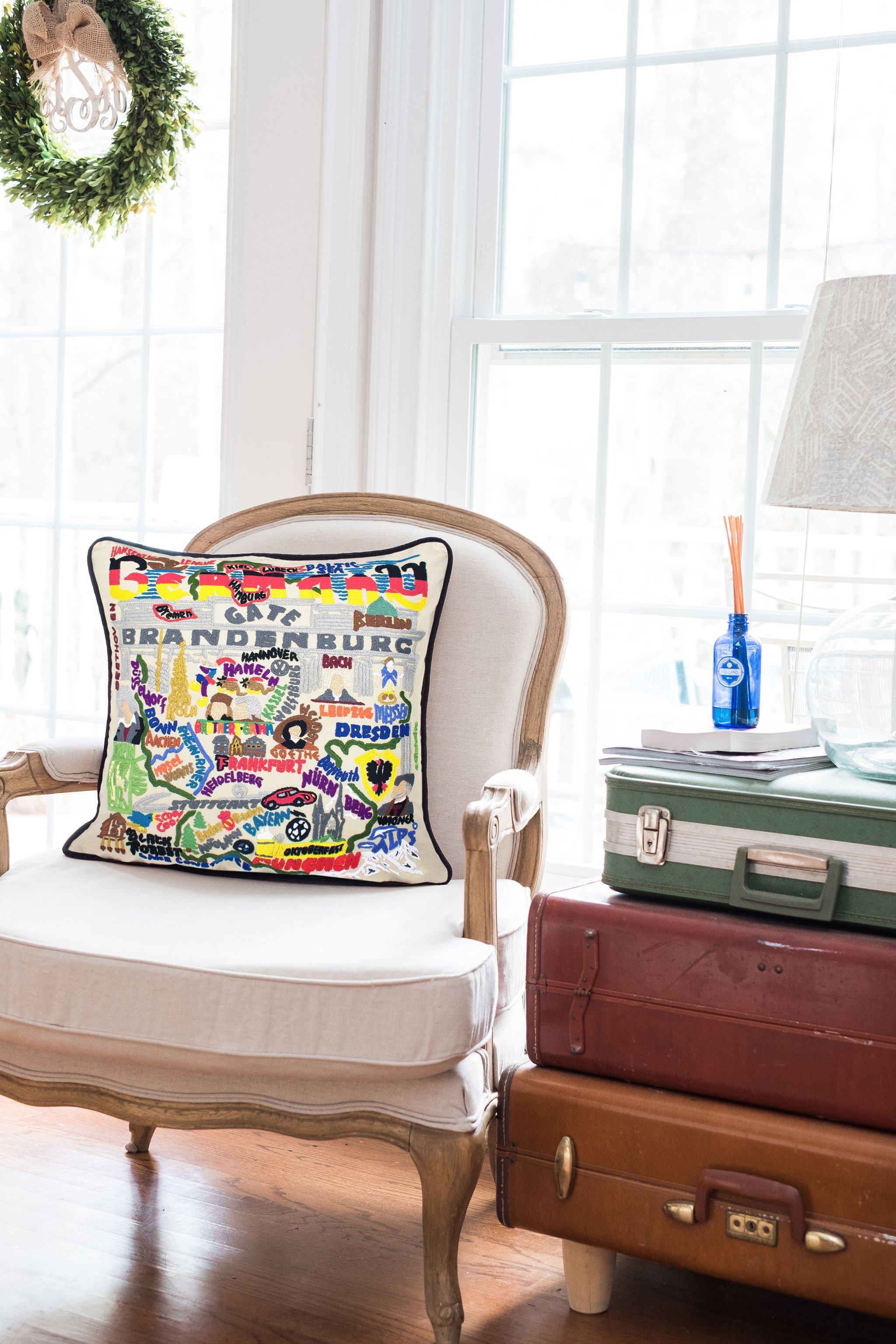 クッション　catstudio germany-hand-embroidered-